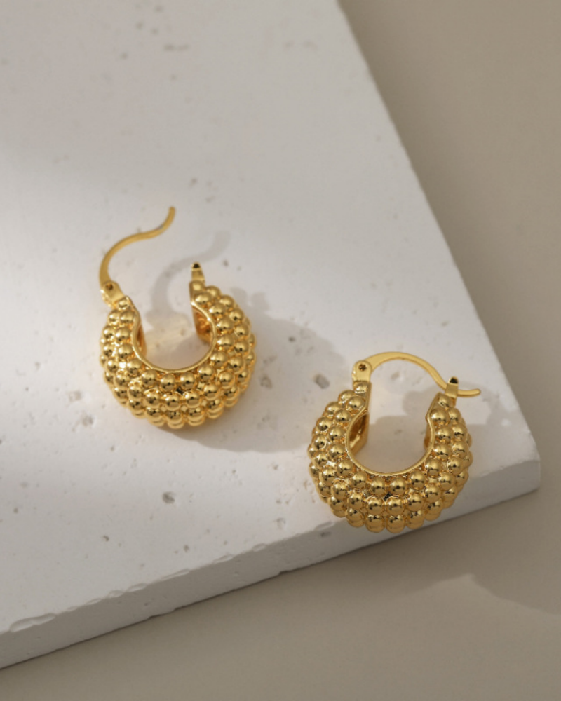 Bump grain pattern short earrings