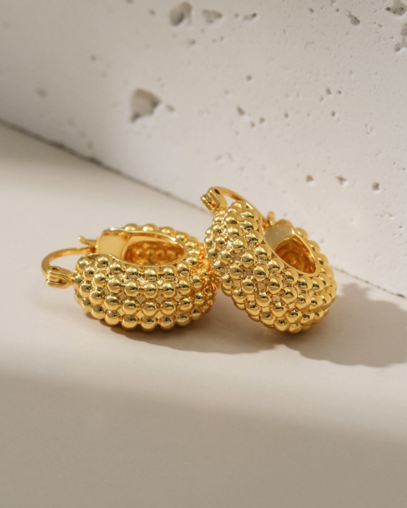 Bump grain pattern short earrings