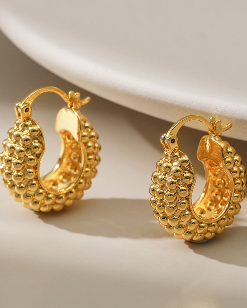 Bump grain pattern short earrings